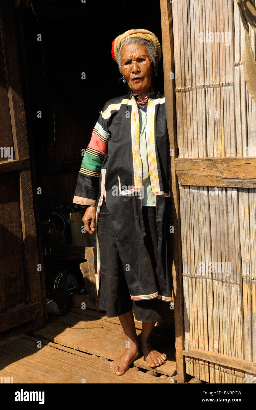 Ritratto di Nero donna Lahu, tribù della collina di Mae Hong Son, Thailandia del Nord Asia Foto Stock