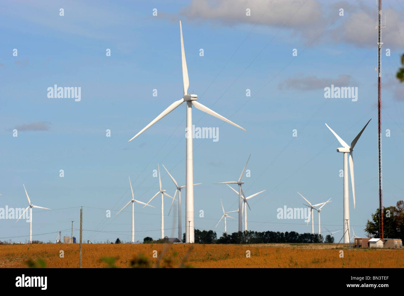 Mulino a vento mulino generare generatore di generazione di equilibrio il conservatorismo conservare ecosistema ecologia ambiente ambientali Foto Stock