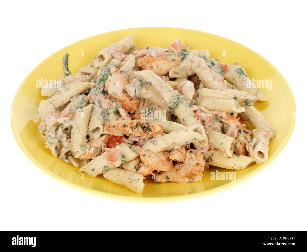 Pollo, pomodori e basilico insalata di pasta Foto Stock