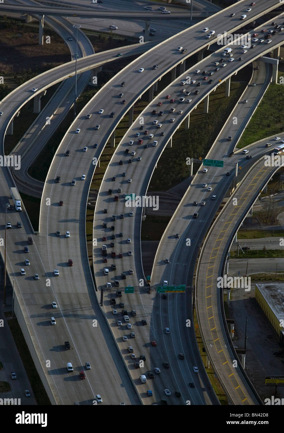 Vista aerea di cui sopra di " commuters " pesante automobile trafffic freeway Houston Texas Foto Stock