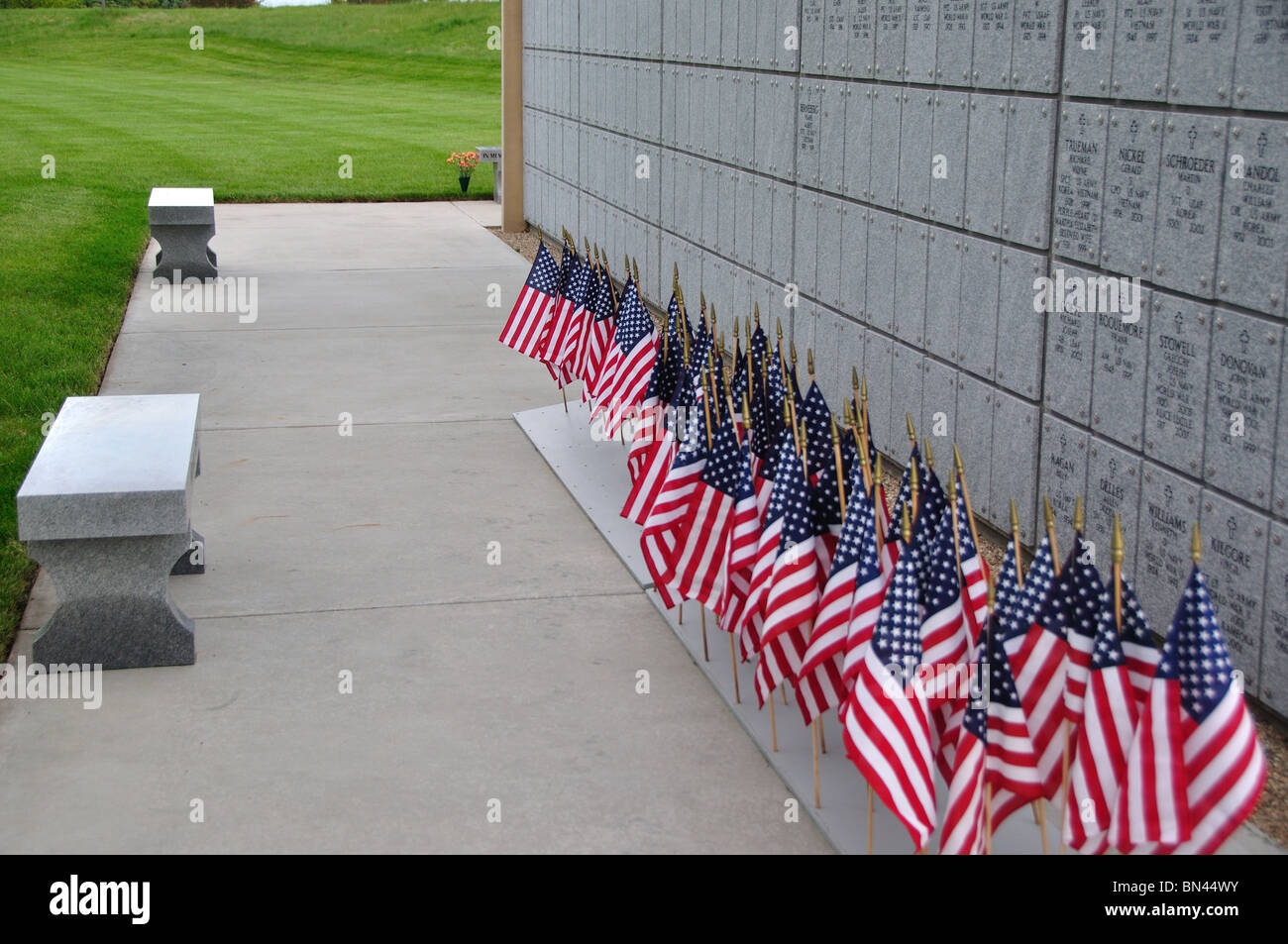 Stati Uniti d'America, Idaho Boise, Dry Creek cimitero, veterano della parete Columbarium del Memorial Day Foto Stock