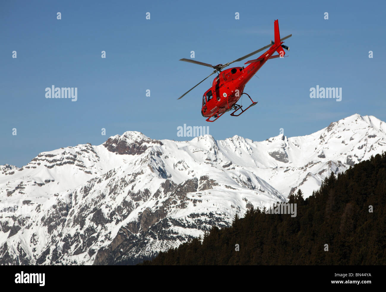 Salvataggio in elicottero di soccorso di montagna, Jerzens, Austria Foto Stock