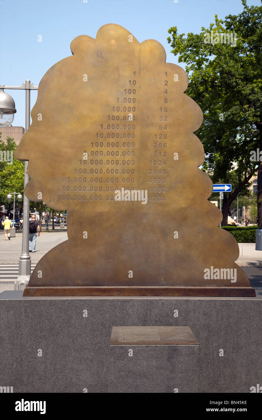 Monumento a Leibniz e il sistema binario, Hannover, Bassa Sassonia, Germania Foto Stock