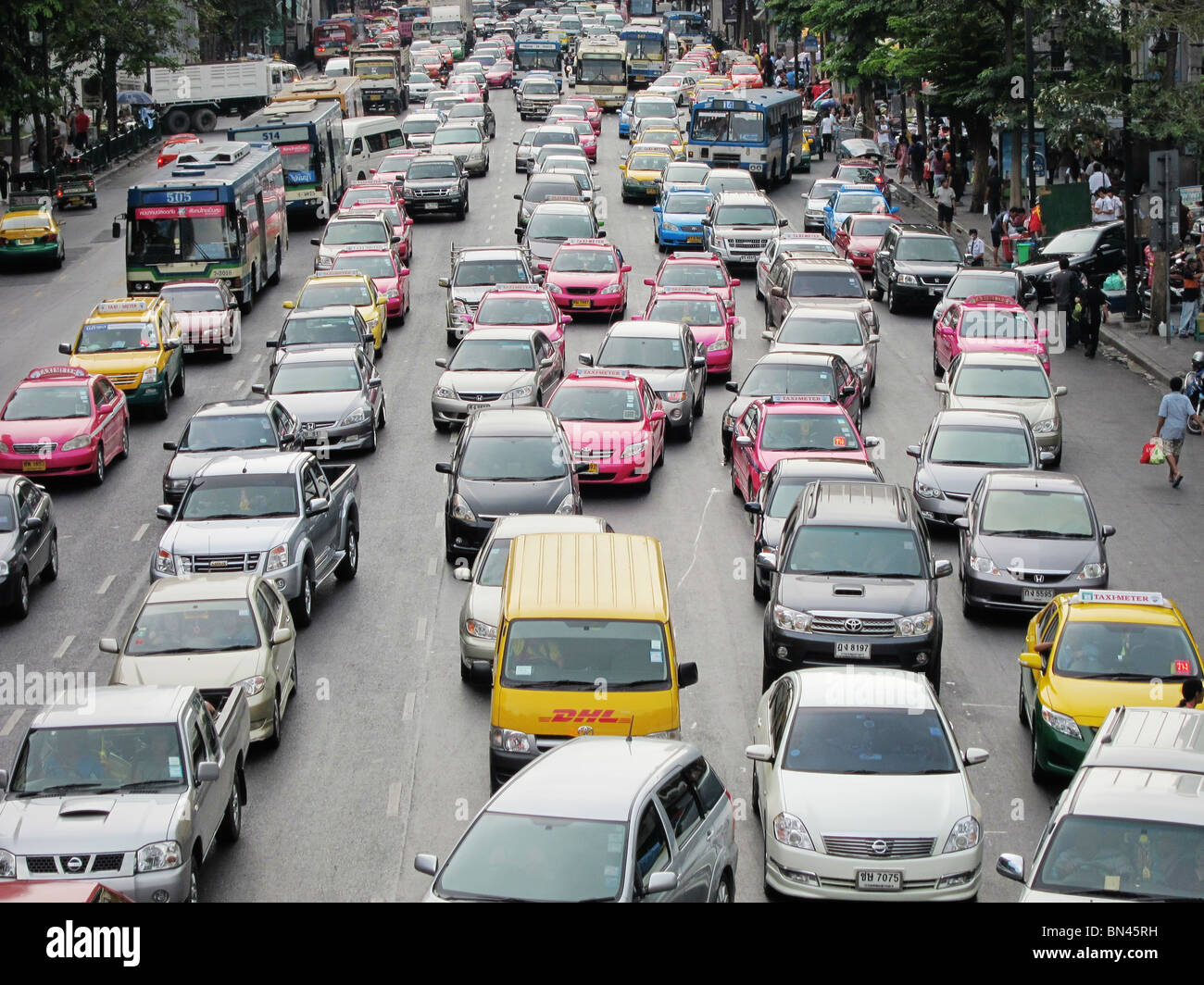 Strada di traffico gridlock congestione a Bangkok in Tailandia in Asia Foto Stock