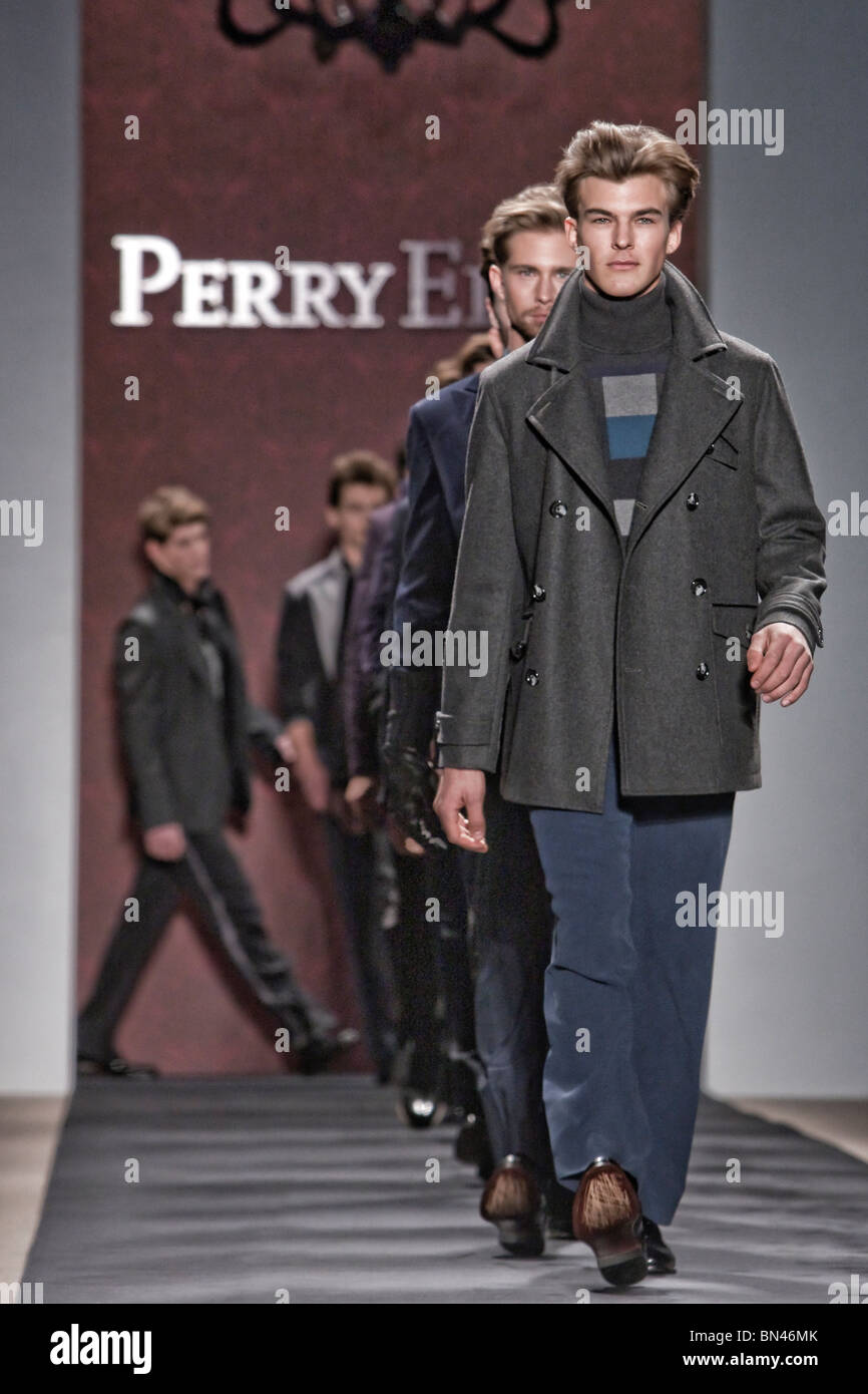 15 Febbraio 2010 - New York, Stati Uniti d'America - Perry Ellis Autunno 2010 fashion show alla settimana della moda di New York. Foto Stock