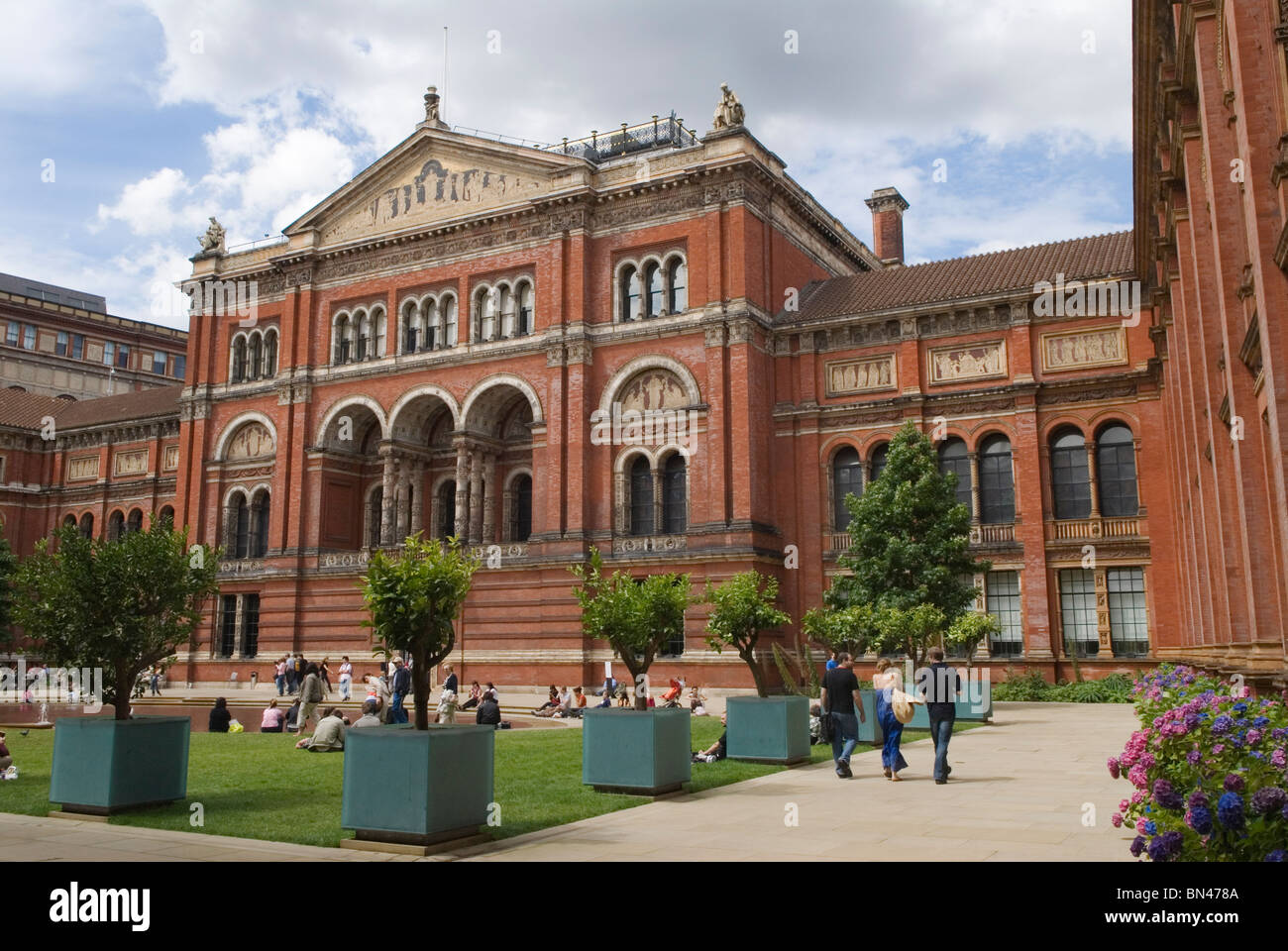 Victoria and Albert Museum Londra Inghilterra The John Madejski Garden 2009 anni 2000 HOMER SYKES Foto Stock