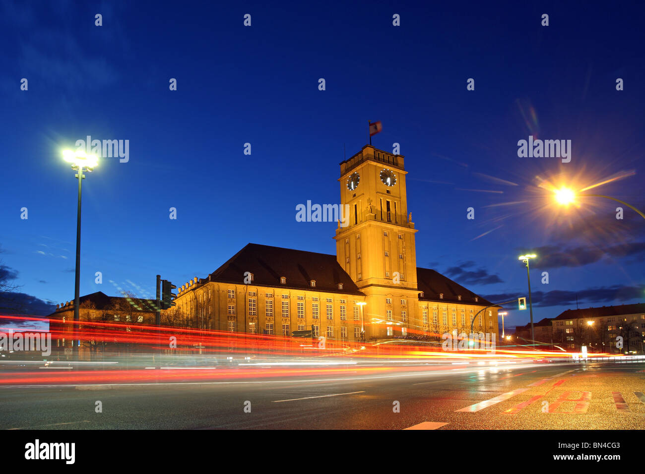 Il Rathaus Schoeneberg in serata, Berlino, Germania Foto Stock