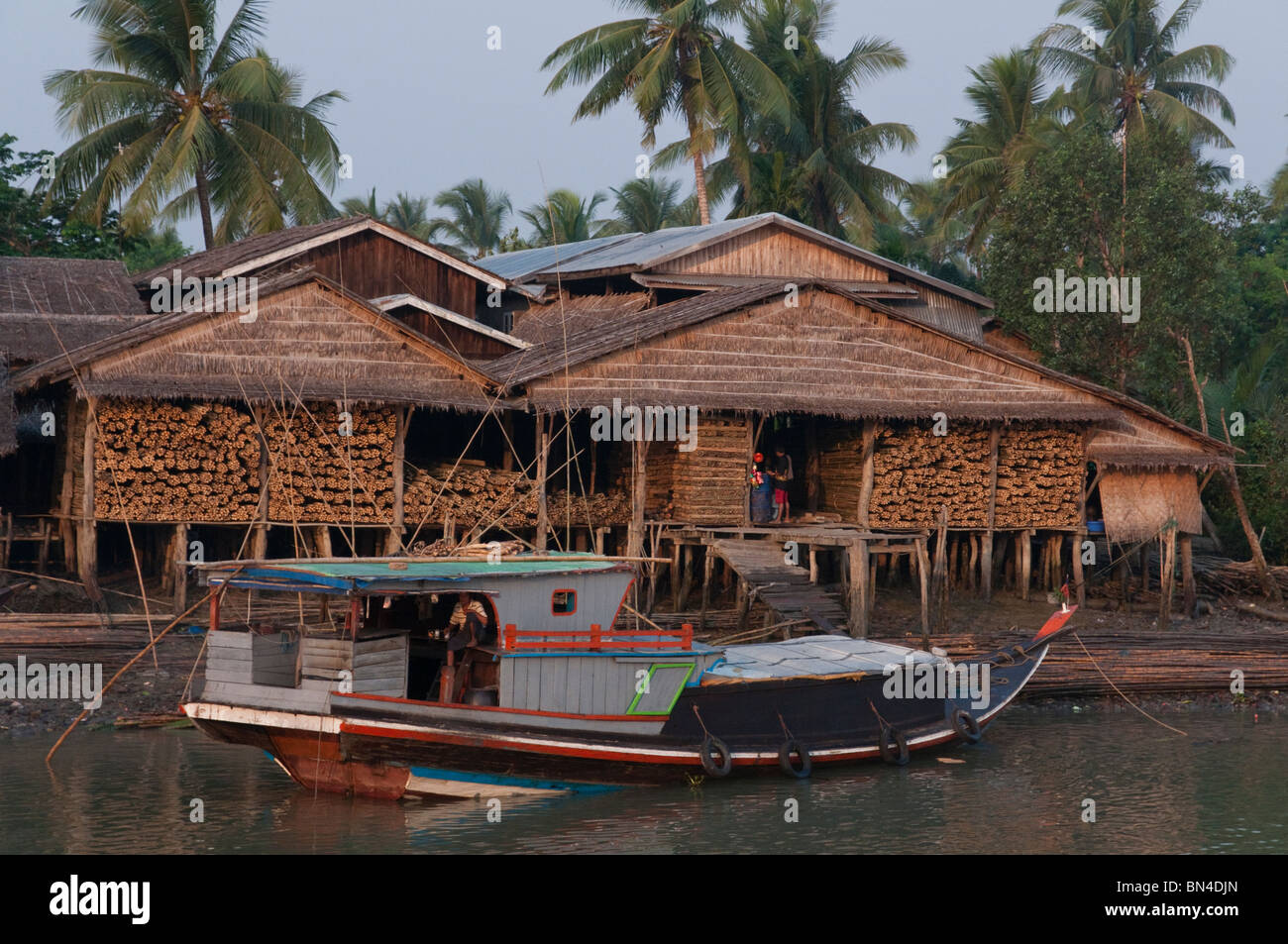 Myanmar. La Birmania. Kan Bat città. La gita in traghetto pubblico di Labutta nel delta Ayeryarwadi Foto Stock