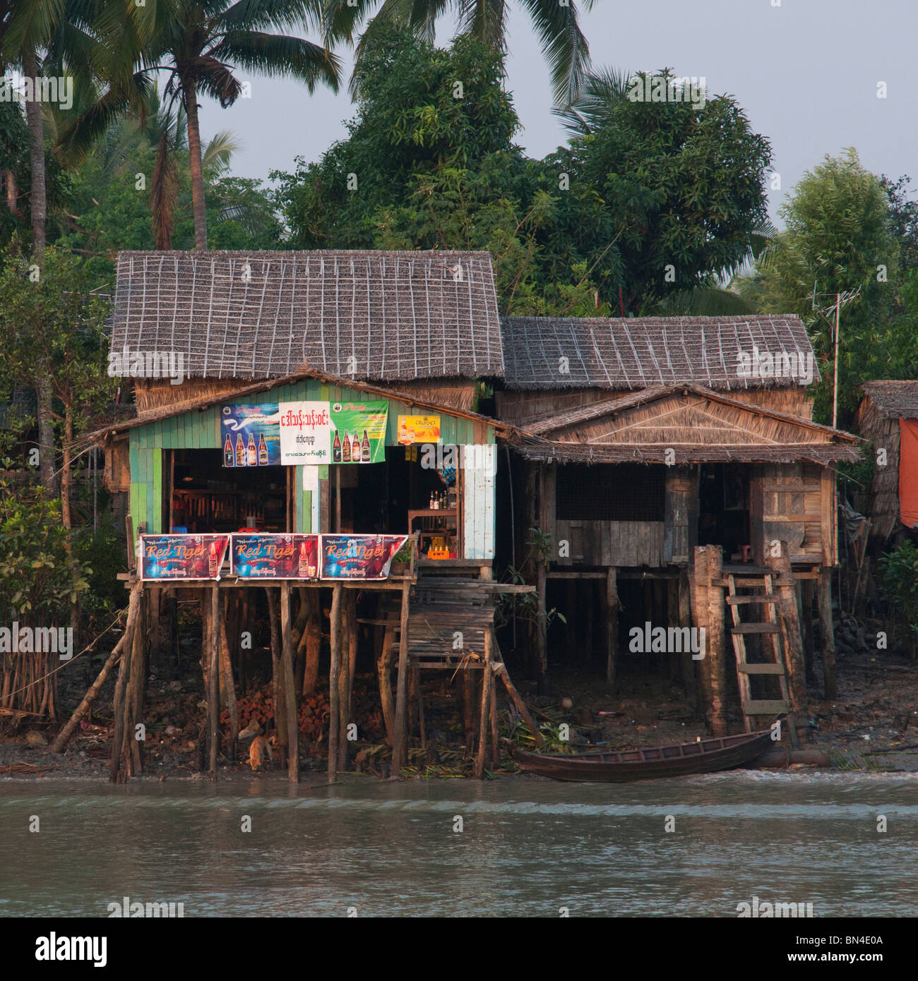 Myanmar. La Birmania. Kan Bat città. La gita in traghetto pubblico di Labutta nel delta Ayeryarwadi Foto Stock