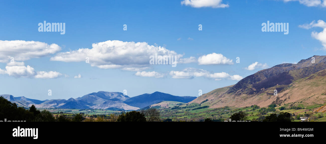 Lake District inglese montagne scena guardando verso il Derwent Fells, nel distretto del lago, Cumbria, England, Regno Unito Foto Stock