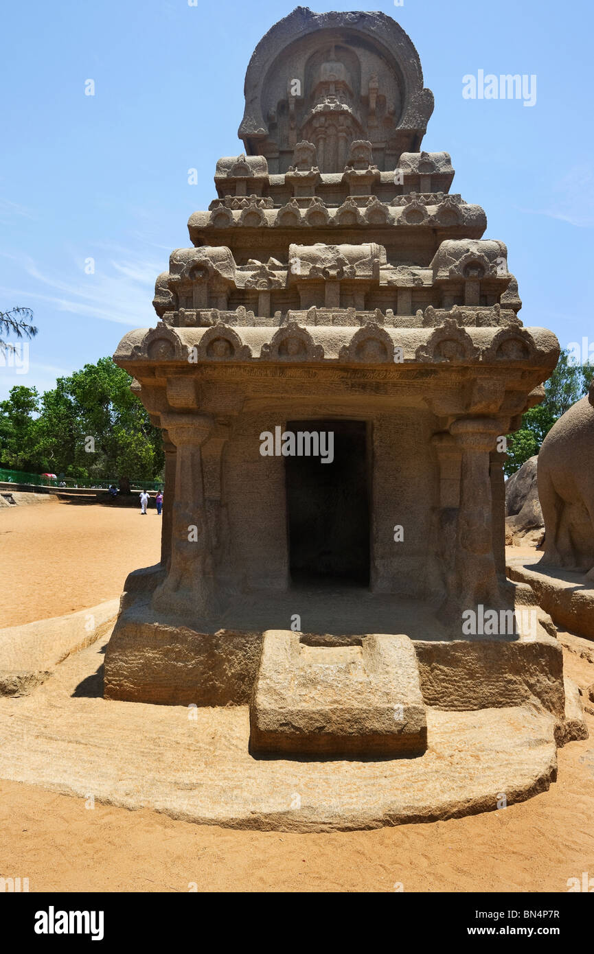India Tamil Nadu Mamallapuram il Nakul Sahdeva Ratha nel Panch Rathas, un insieme monolitico di altari del VII secolo Foto Stock