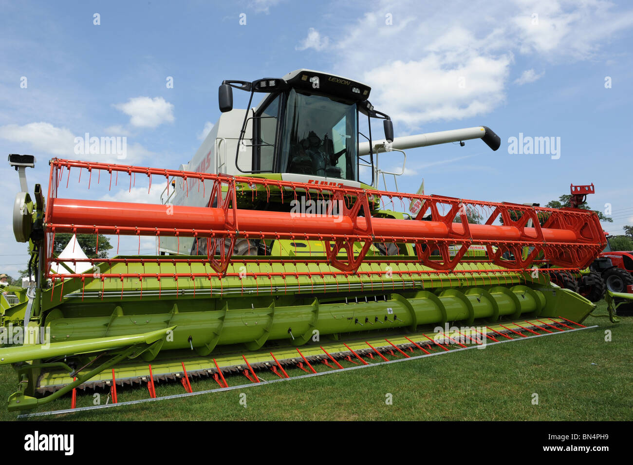 Claas Lexion combine harvester sul display a Shropshire County Visualizza Foto Stock