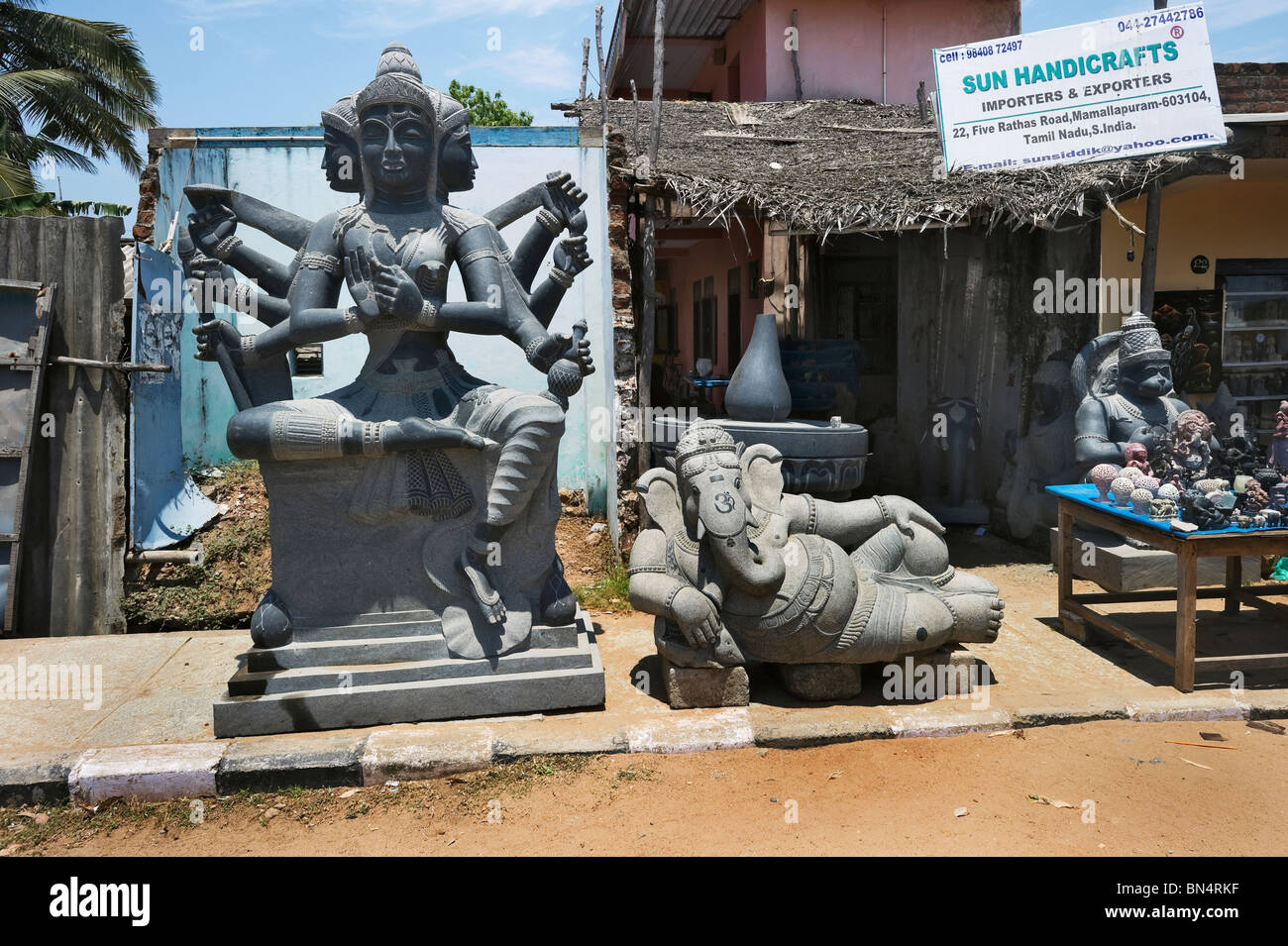 India Tamil Nadu Mamallapuram una pietra-dressing bottega artigiana Foto Stock