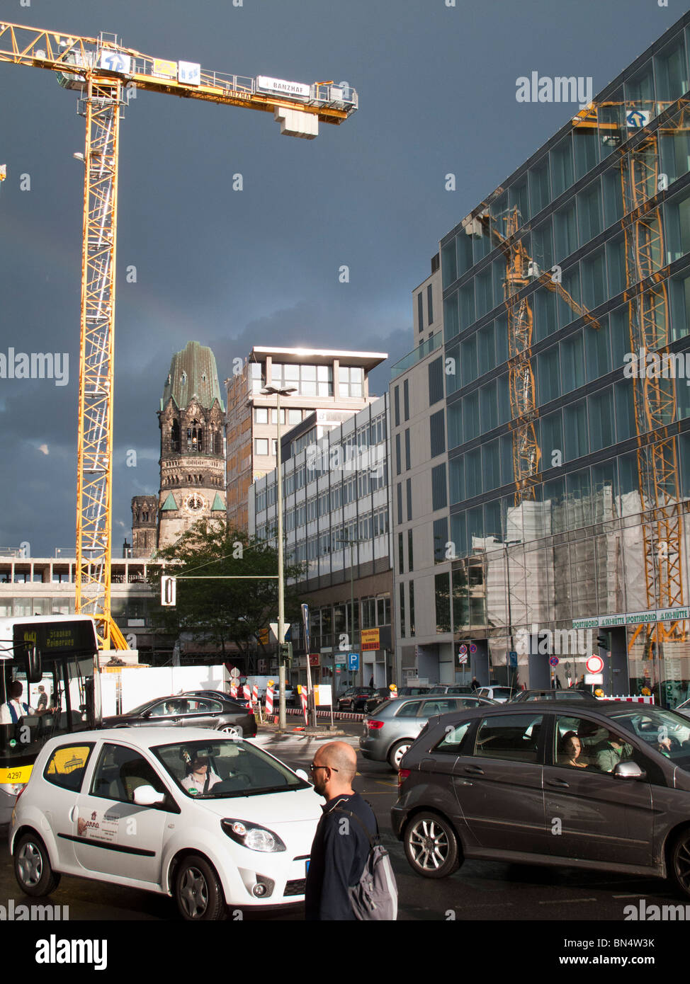 Gru e costruzione in corso nel centro di Berlino Foto Stock