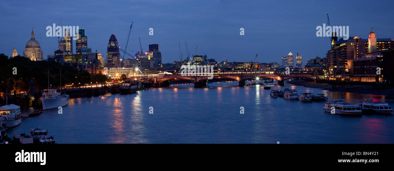 Lo skyline di Londra e il fiume Tamigi, Londra, Inghilterra Foto Stock