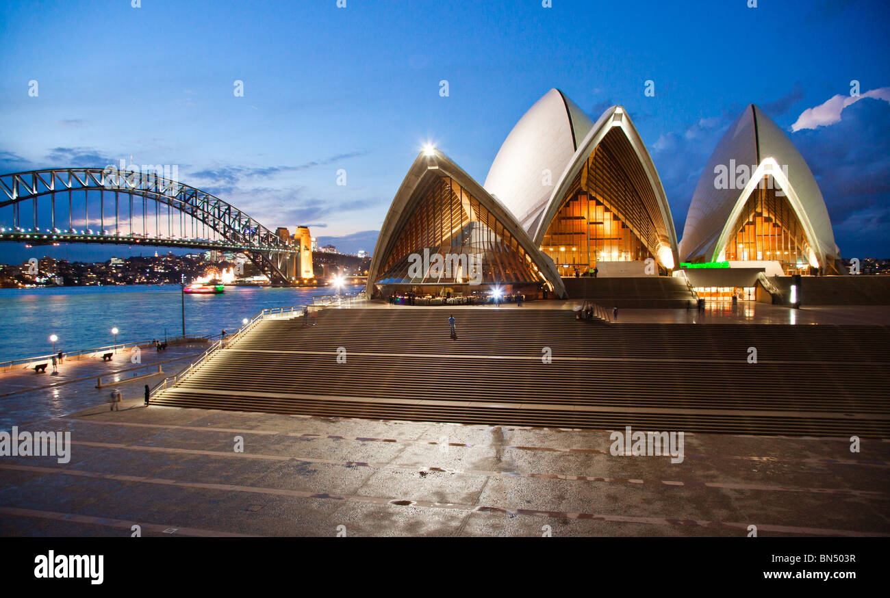 La Sydney Opera House al tramonto di Sydney, Australia Foto Stock