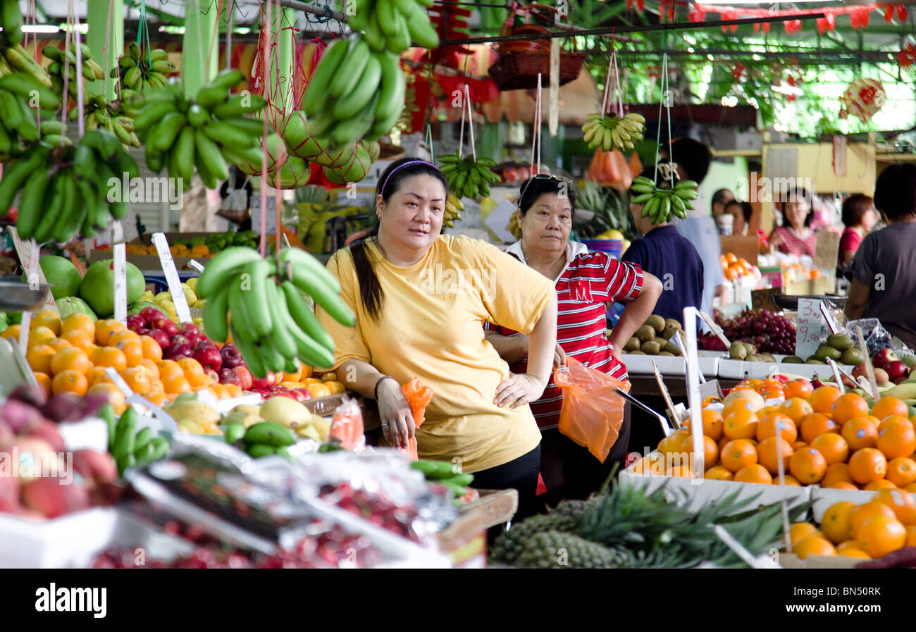 Donne ambulanti al mercato Imbi in Kuala Lumpur, Malesia Foto Stock