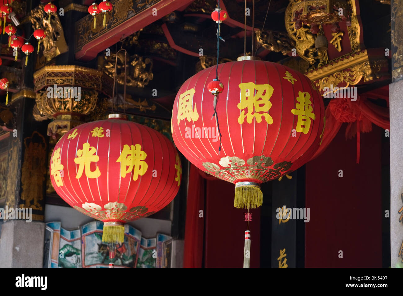 Lanterne a Leong San vedere il tempio buddista di Little India di Singapore Foto Stock