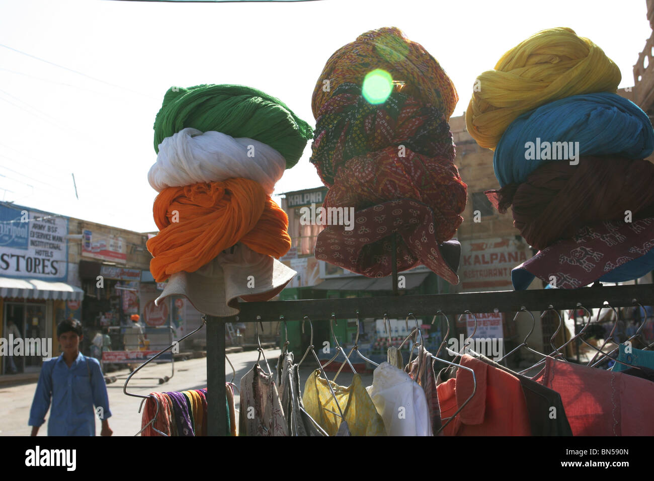 Turbanti in vendita in Jaisalmer, Rajasthan Foto Stock