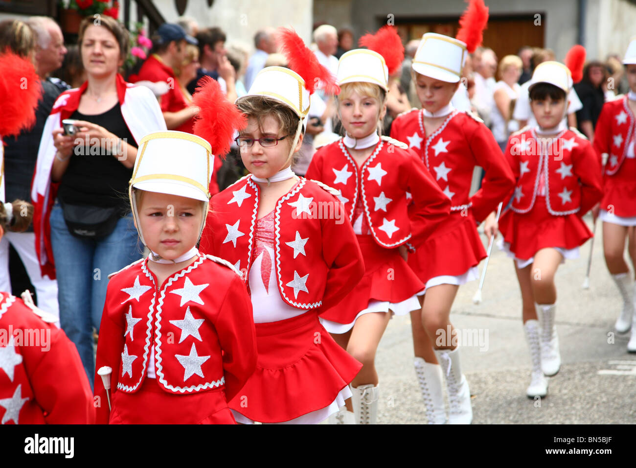 Tradizionale festa in un piccolo villaggio alsaziano in Francia Foto Stock