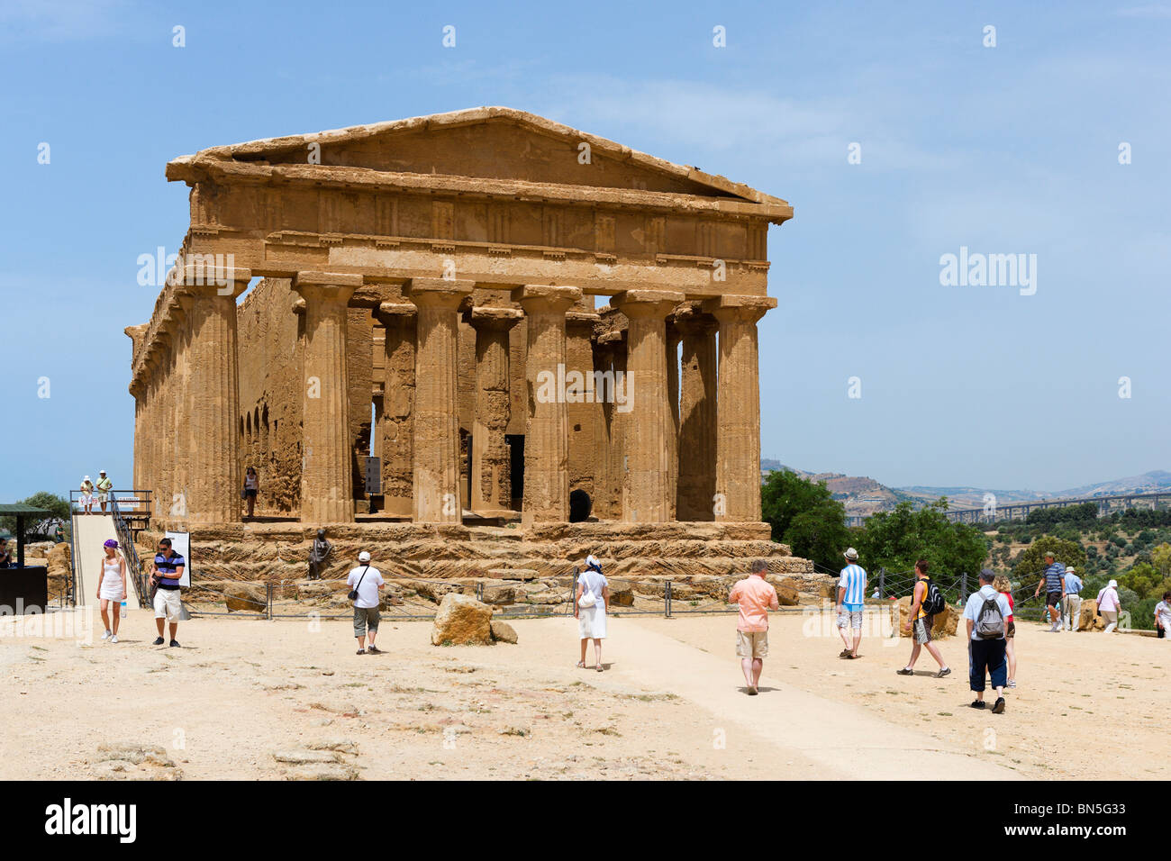 Il Tempio della Concordia e Valle dei Templi, Agrigento, Sicilia, Italia Foto Stock