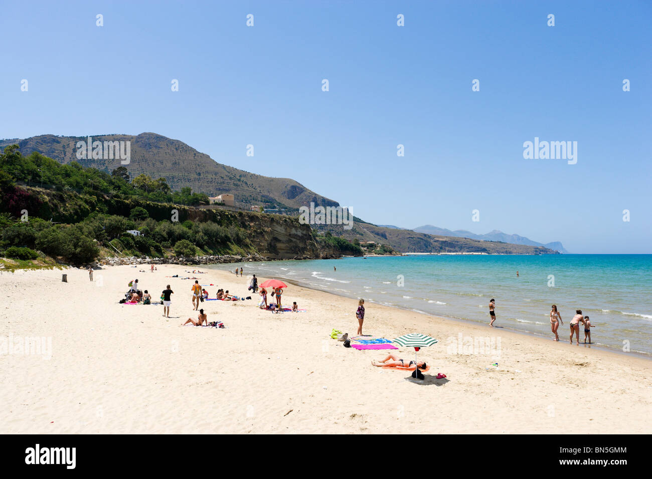 La spiaggia di Castellammare del Golfo, a nord-ovest della costa, Sicilia, Italia Foto Stock
