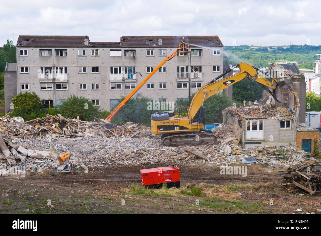 Demolizione del famigerato Billy banche consiglio complesso residenziale si affaccia a Cardiff Penarth Vale of Glamorgan South Wales UK Foto Stock