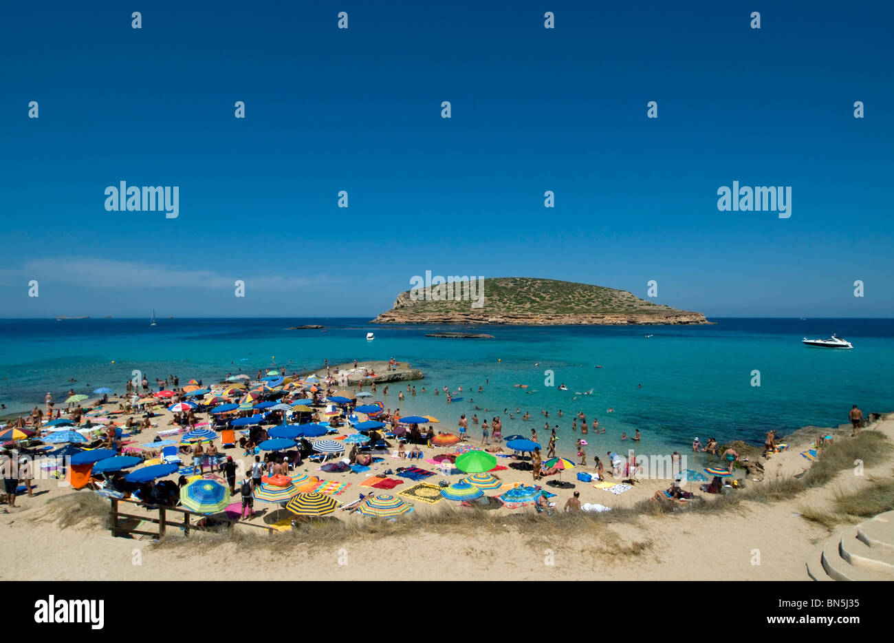 Spiaggia di Cala Comte, Ibiza, Isole Baleari, Spagna Foto Stock