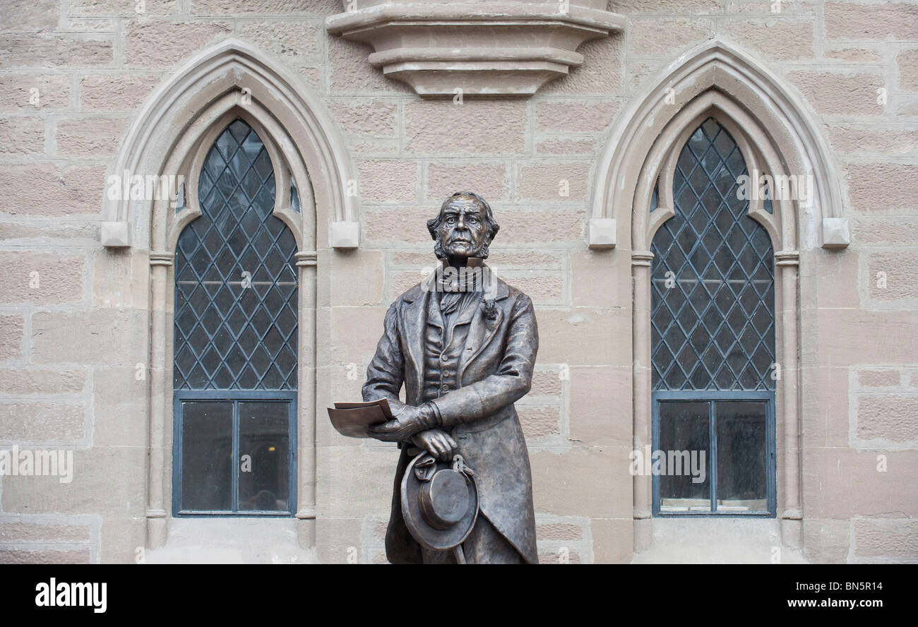 Statua di bronzo di Victorian primo ministro e 'Grand Old Man' della politica William Ewart Gladstone dall'artista Jemma Pearson. Foto Stock