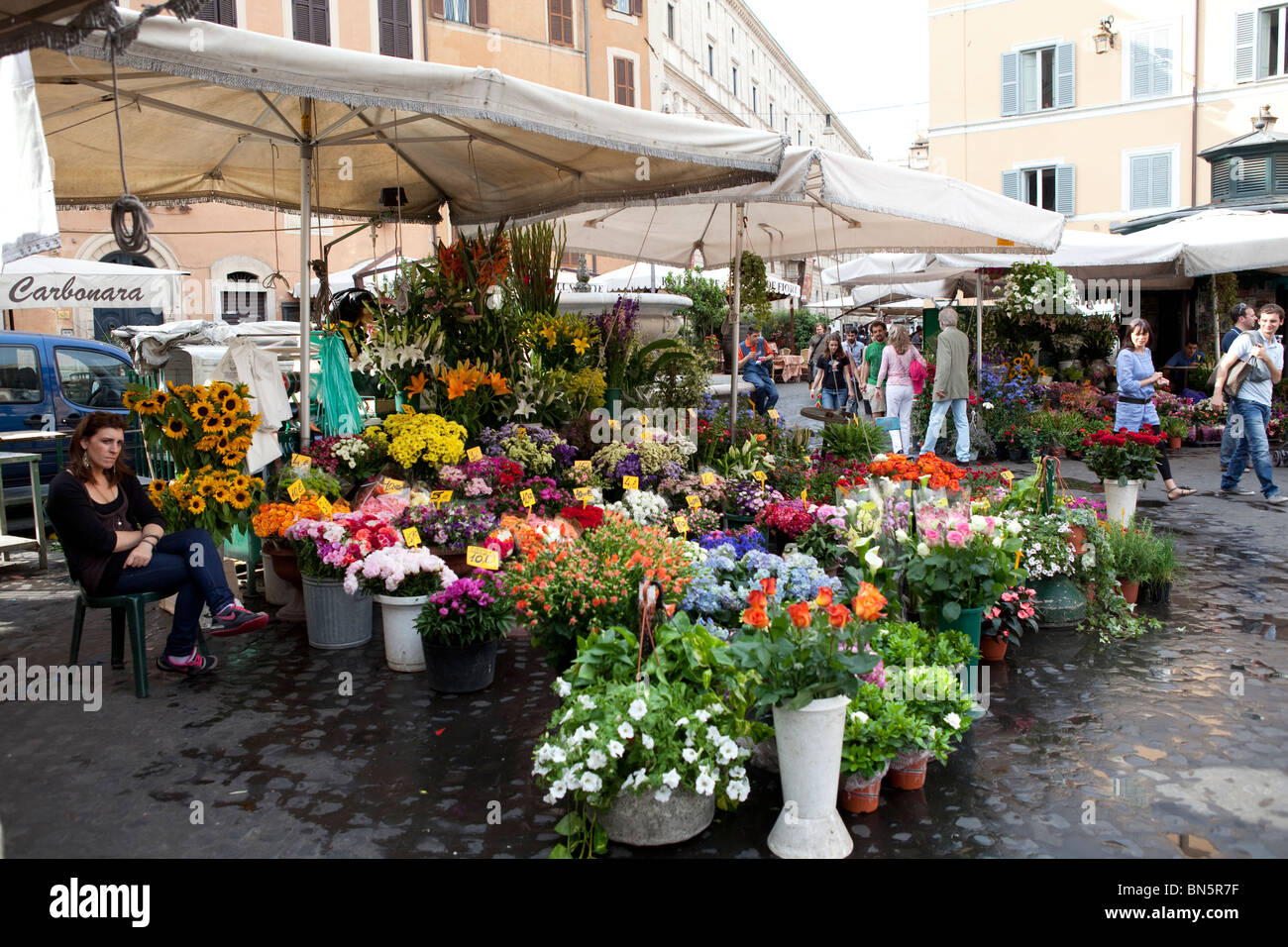 Il mercato dei fiori, Campo de' Fiori, Roma, Italia Foto stock - Alamy