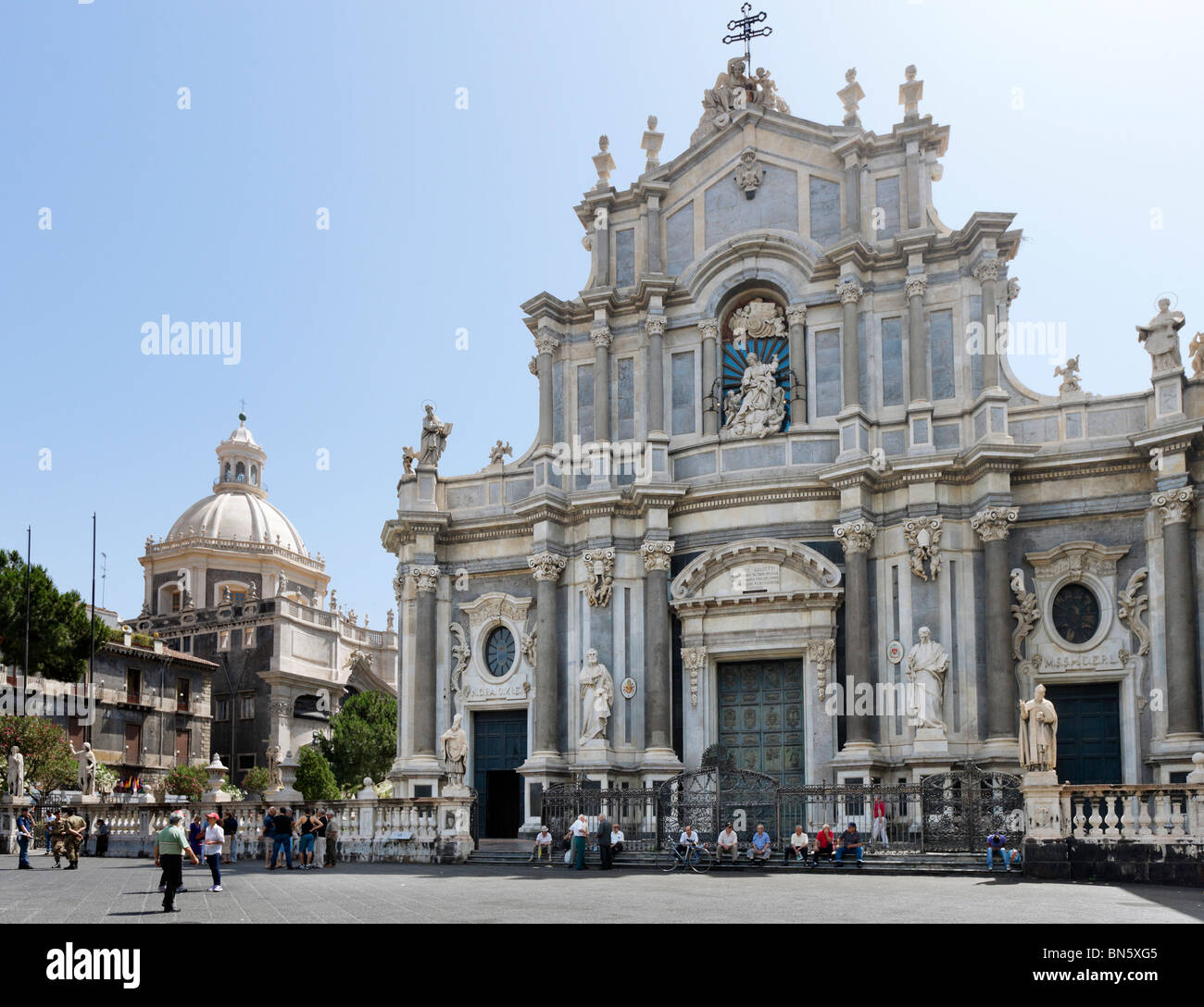 La facciata barocca della cattedrale (Duomo), Piazza del Duomo, Catania, costa Sud Orientale, Sicilia, Italia Foto Stock