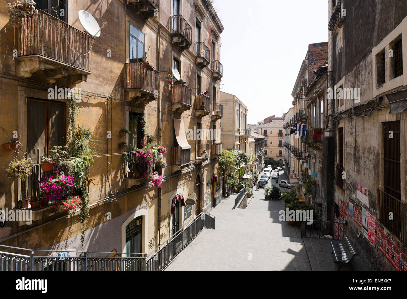 Street nel centro della città di Catania, costa Sud Orientale, Sicilia, Italia Foto Stock