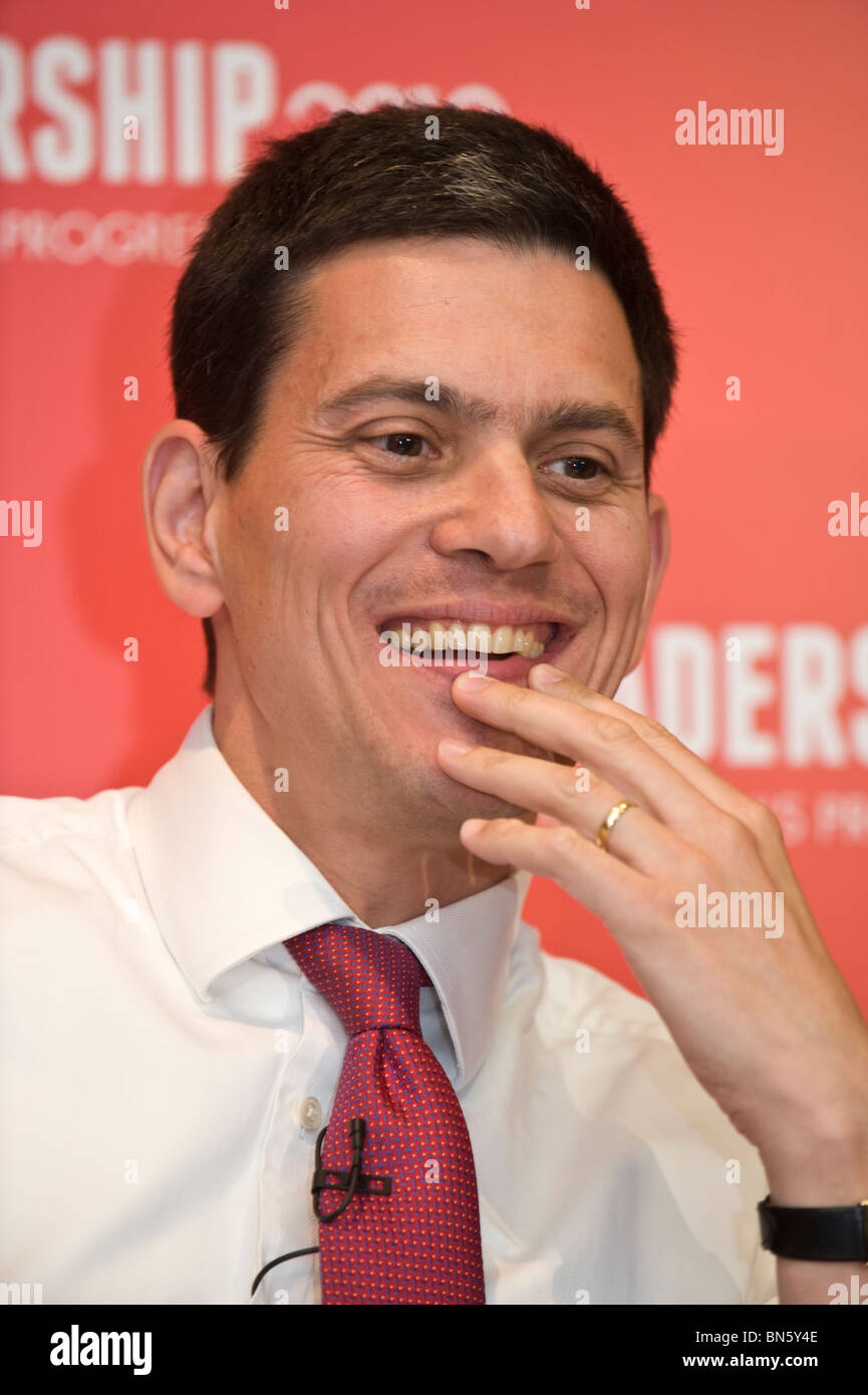 David Miliband candidato per il partito laburista di indirizzamento della leadership del partito a hustings in Cardiff South Wales UK Foto Stock