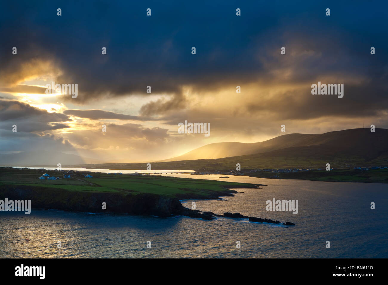 Il paesaggio costiero vicino a Portmagee, Co. Kerry, Irlanda Foto Stock