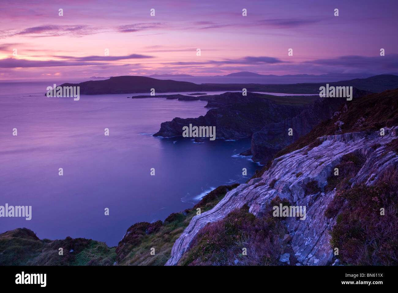 Drammatico paesaggio costiero vicino a Portmagee, Co. Kerry, Irlanda Foto Stock