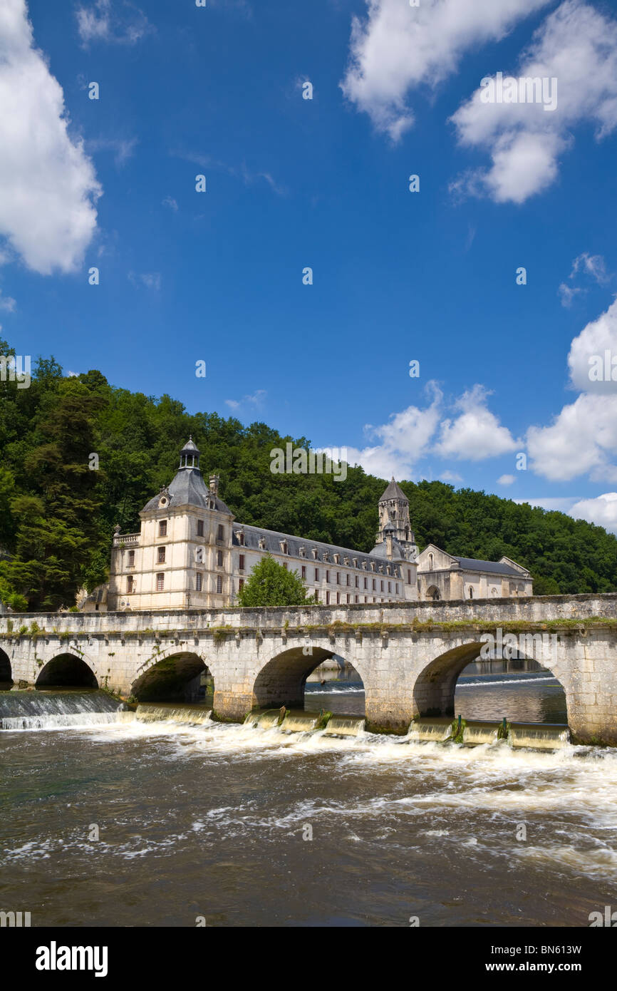 L idillico Brantome Abbey, Dordogne, Francia Foto Stock