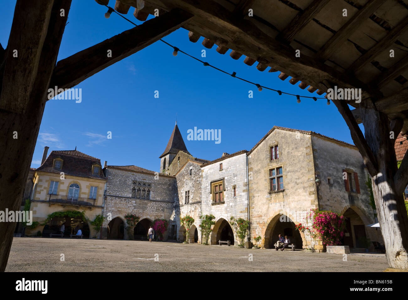 La piazza centrale, Monpazier, Dordogne, Francia Foto Stock