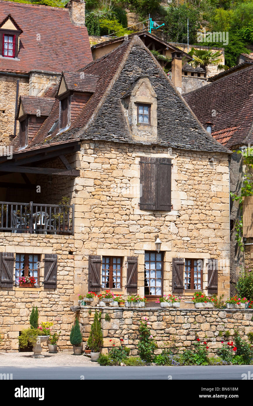 Tipica architettura, La Roque-Gageac, Dordogne, Aquitaine, Francia Foto Stock