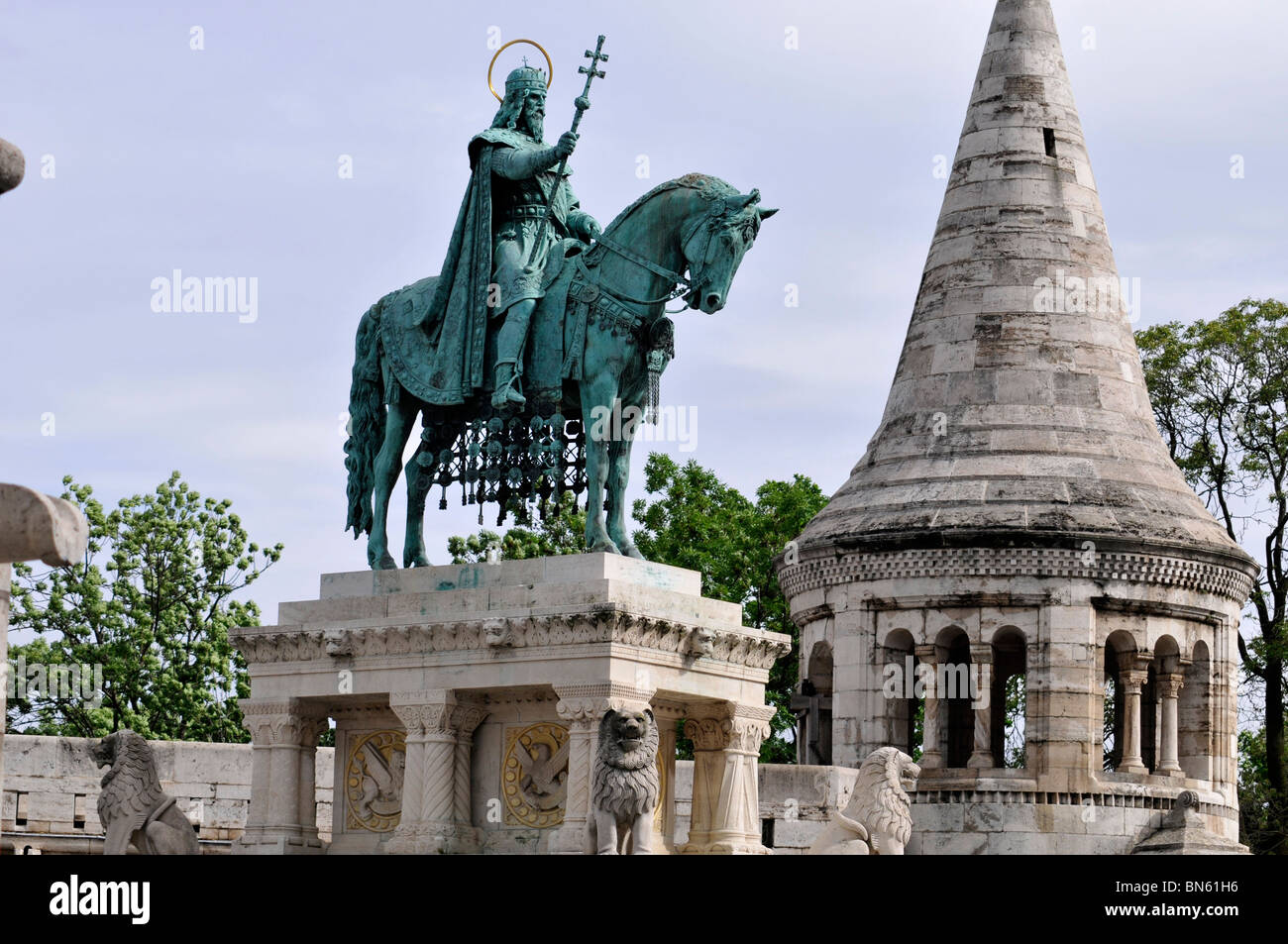 La statua di Stefano I di Ungheria, Bastione del Pescatore, Budapest, la capitale di Ungheria, Europa Foto Stock