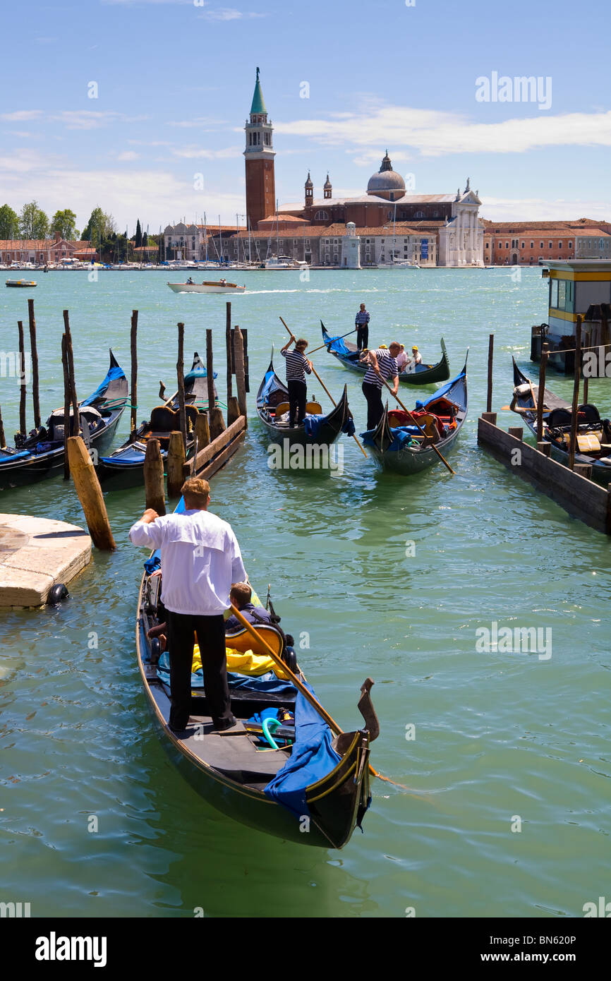 Gondole sul Canal Grande di Venezia, Italia Foto Stock