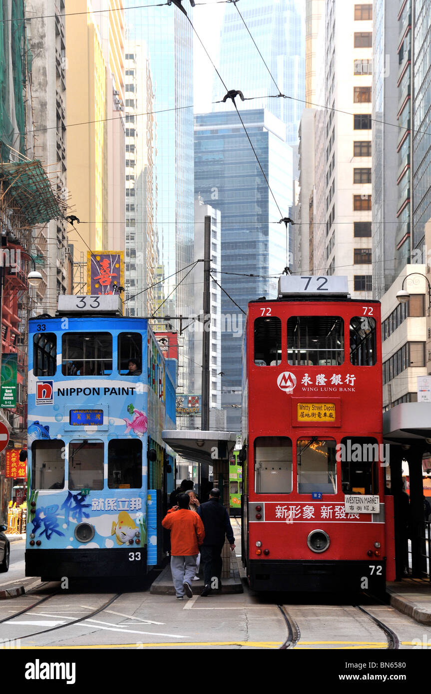 Scena di strada, stazione dei tram, isola di Hong Kong, Cina Foto Stock