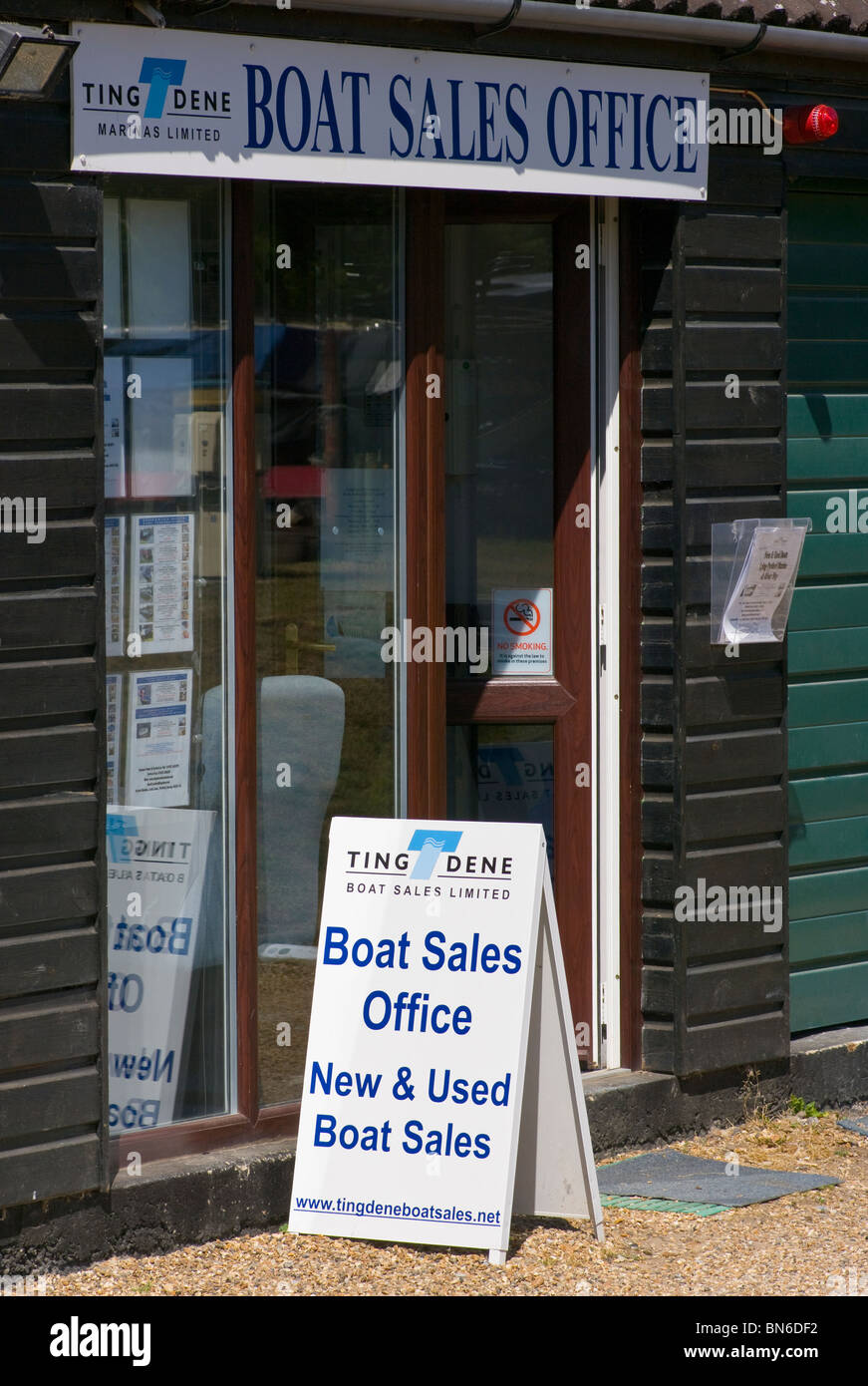 Barca Ufficio Vendite Pyrford Marina Surrey in Inghilterra Foto Stock