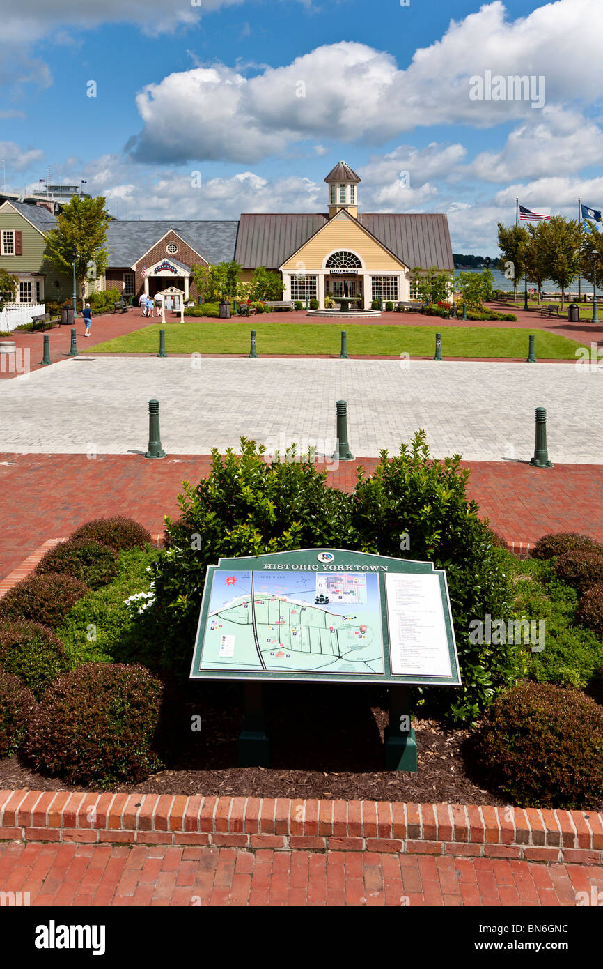 Yorktown, VA - Settembre 2009 - Guida alla directory nel cortile del lungofiume di atterraggio sul fiume York nella Storica Yorktown, Virginia Foto Stock