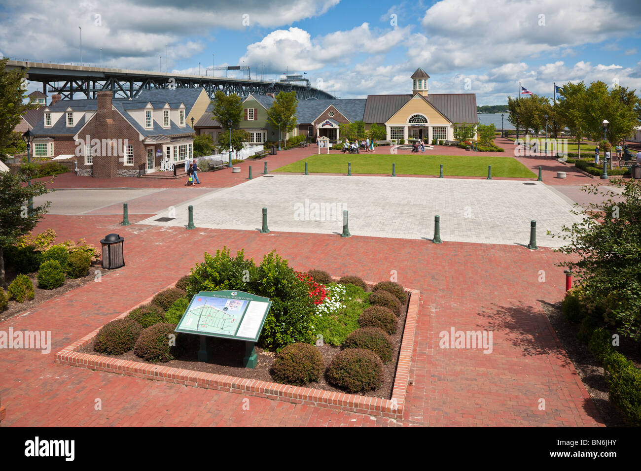 Yorktown, VA - Settembre 2009 - Guida alla directory nel cortile del lungofiume di atterraggio sul fiume York nella Storica Yorktown, Virginia Foto Stock
