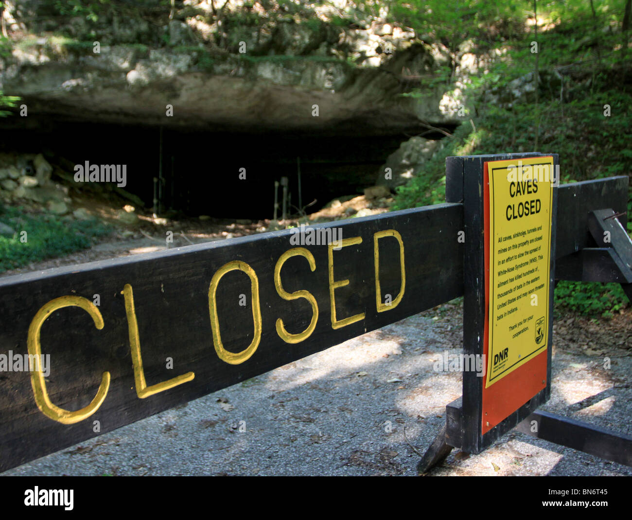 Wyandotte grotte segno chiusa per proteggere i pipistrelli dal naso bianco sindrome di malattia fungina Indiana Foto Stock