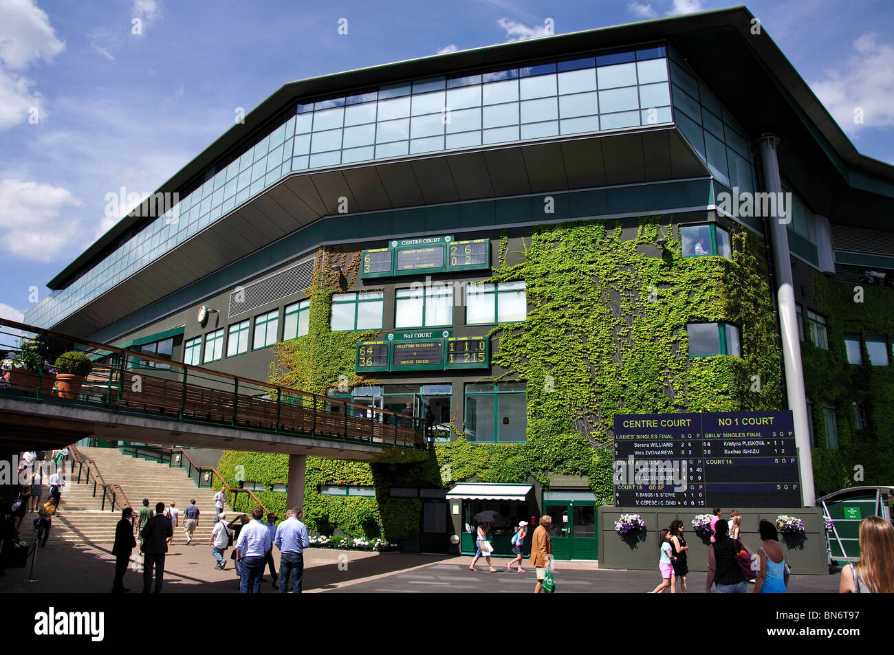 Fuori dal centro Corte, ai campionati di Wimbledon, Merton Borough, Greater London, England, Regno Unito Foto Stock