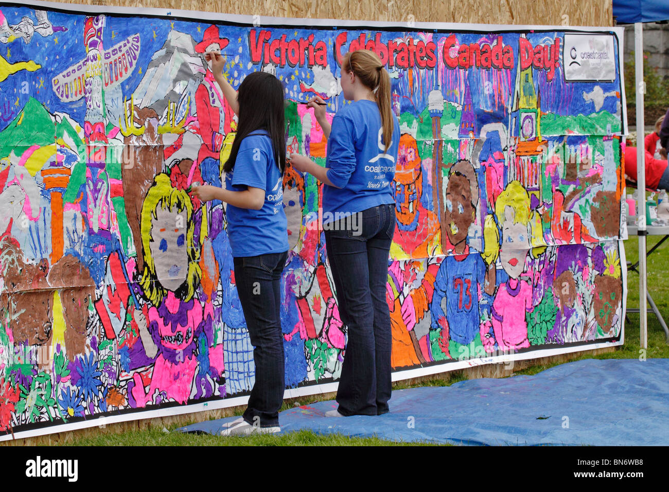 Giovani artisti pittura presso il Canada alle celebrazioni del Giorno-Victoria, British Columbia, Canada. Foto Stock