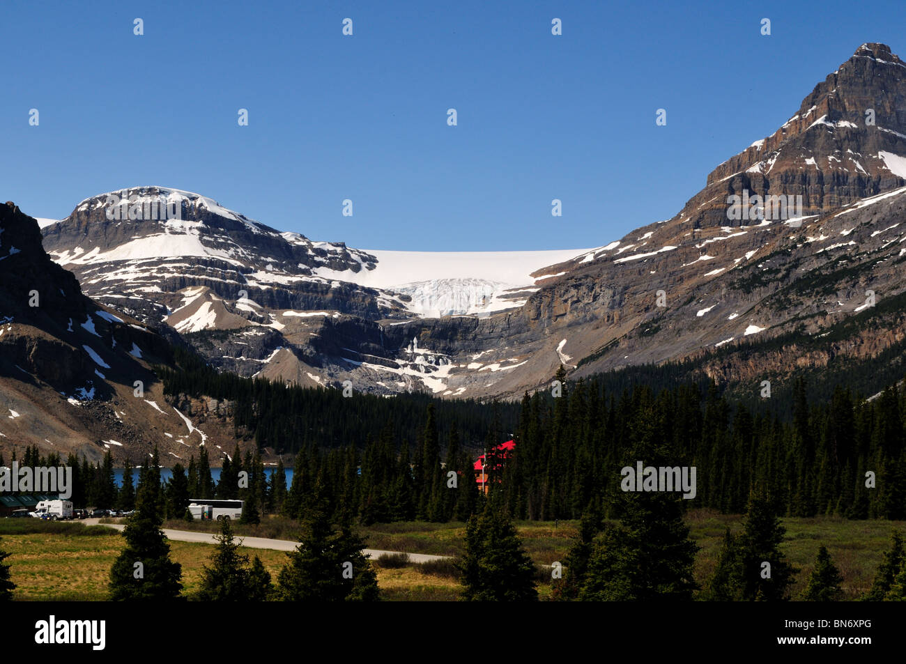 Montagne e Ghiacciai lungo la Icefield Parkway. Il Parco Nazionale di Banff, Alberta, Canada. Foto Stock