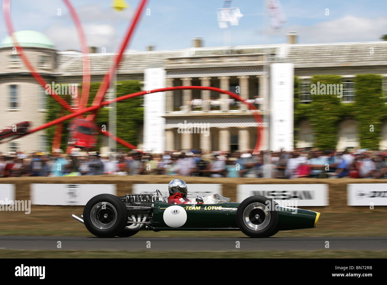 Una storica Lotus F1 auto poteri passato Goodwood House del 2010 Goodwood Festival della velocità. Foto Stock