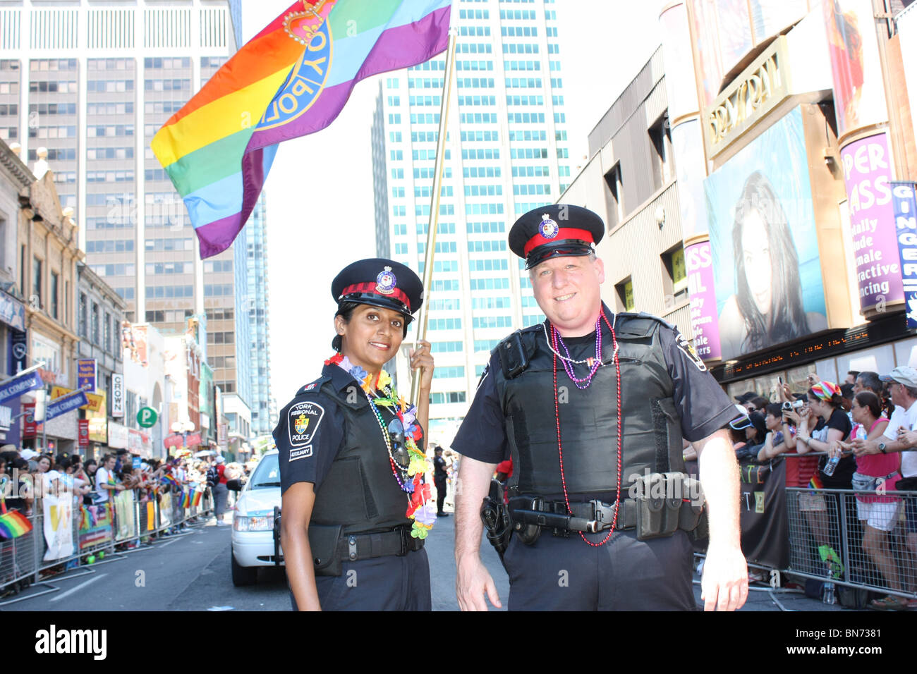 La polizia di Toronto a Toronto Pride Parade celebra la diversità della comunità LGBT Foto Stock